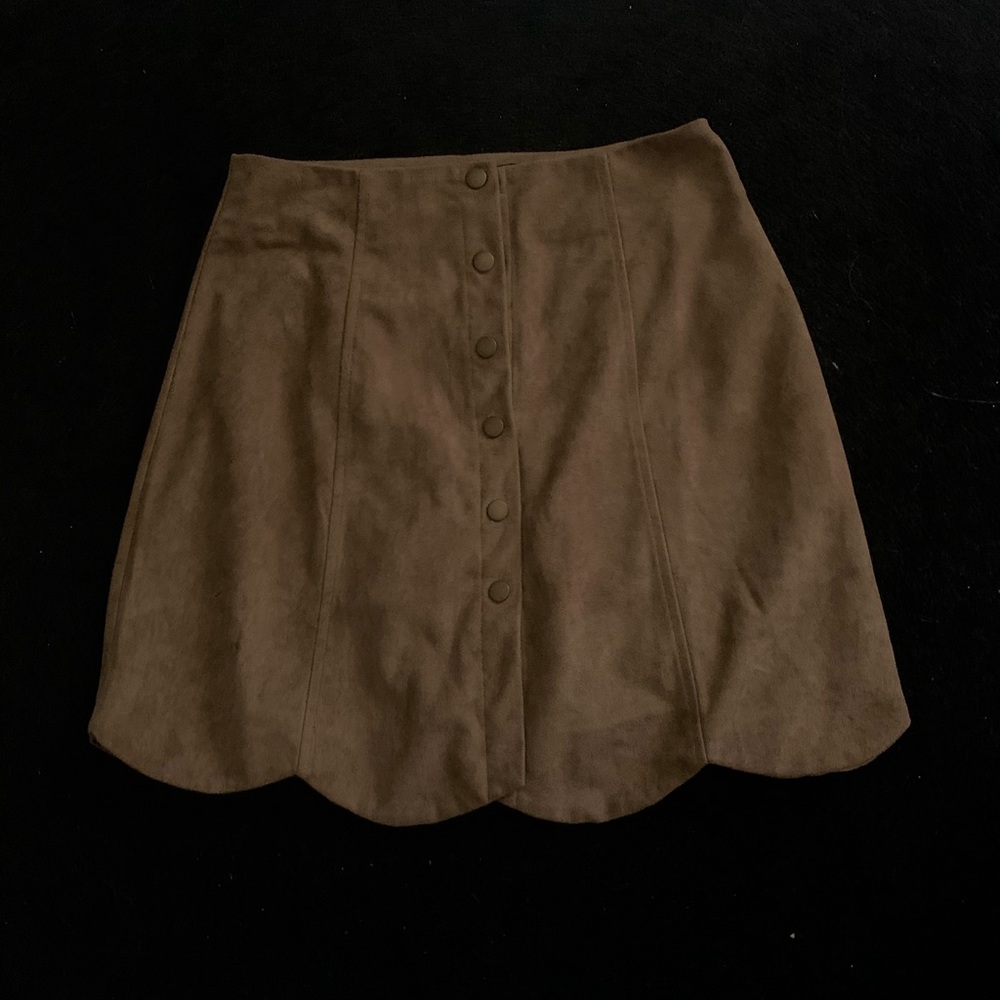 TAN SUEDE SKIRT WITH BUTTONS